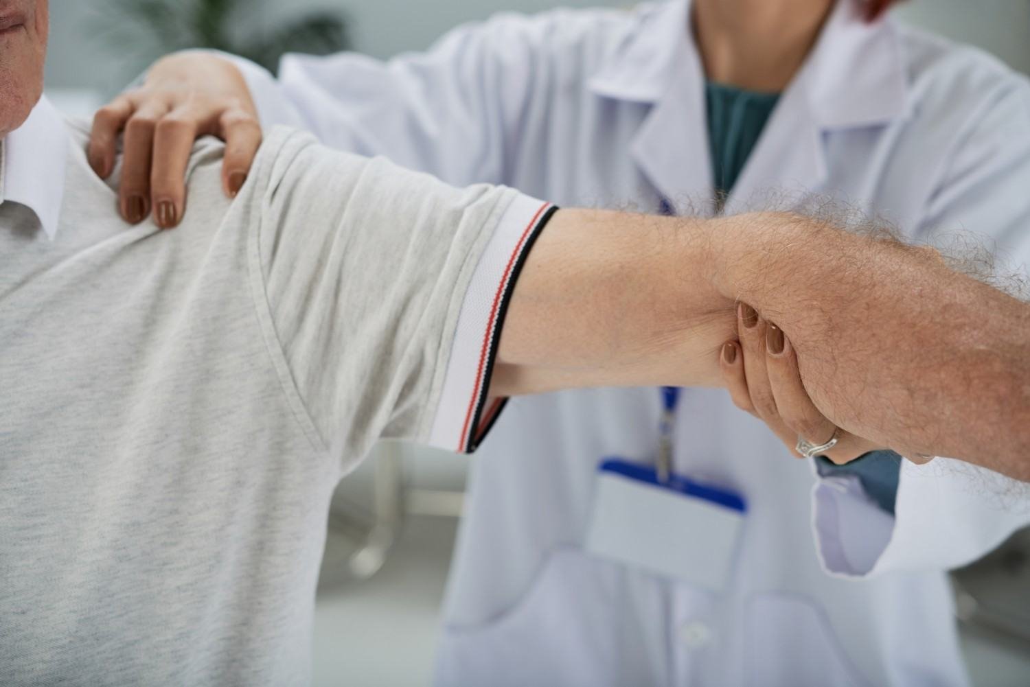Frozen Shoulder Treatment in West Delhi